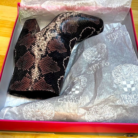 Vince Camuto Dannia Bootie - Picture 8 of 8